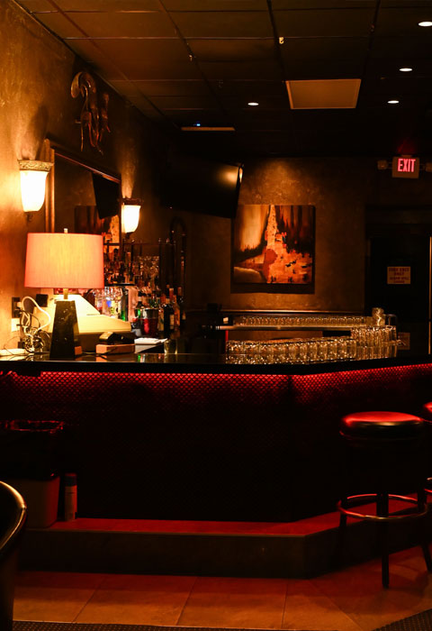 Touché Night Club in Overland Park Kansas with dance floor and dj music for dancing and socializing great spot for those visiting the Kansas City Missouri Metro Area